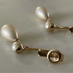 Vintage Trifari Gold tone and Cream Drop chain Pearl Earrings.